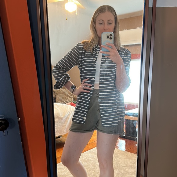 Gap shrunken boyfriend button down - Picture 7 of 7